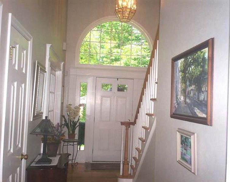 2nd image of 516 SIR CHARLES Way