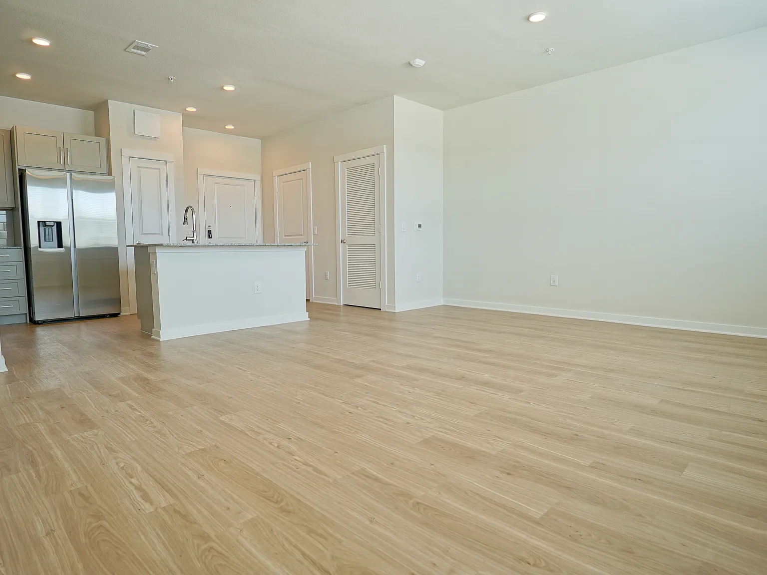 1 bed, 830 sqft, $1,030 — Photo 2