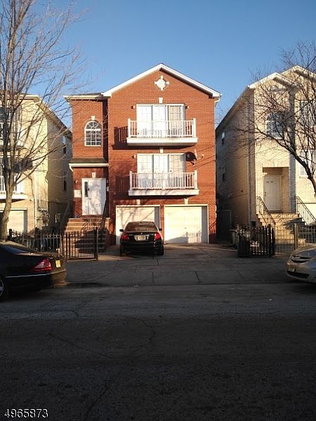 2nd image of 229 N 12th St