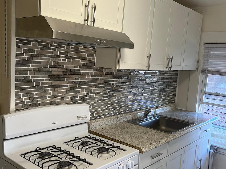 1st image of 188 Rossiter Ave #2B
