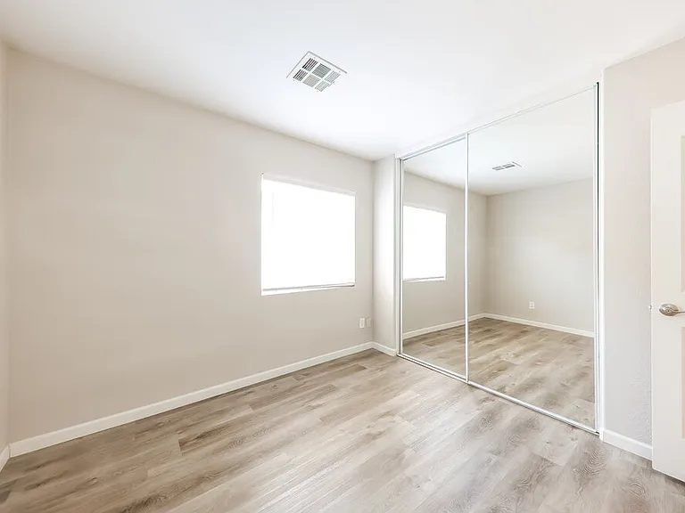 10043 N 115th Dr — Photo 14