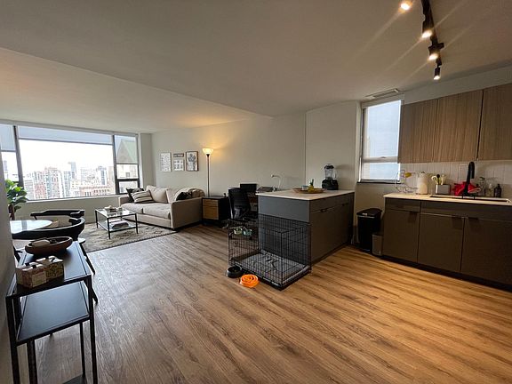 3rd image of 1 E Oak St #2710