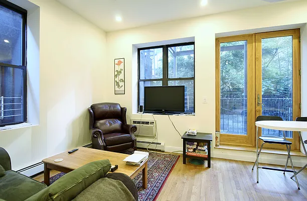Rented by Julianna Realty Corp | media 2