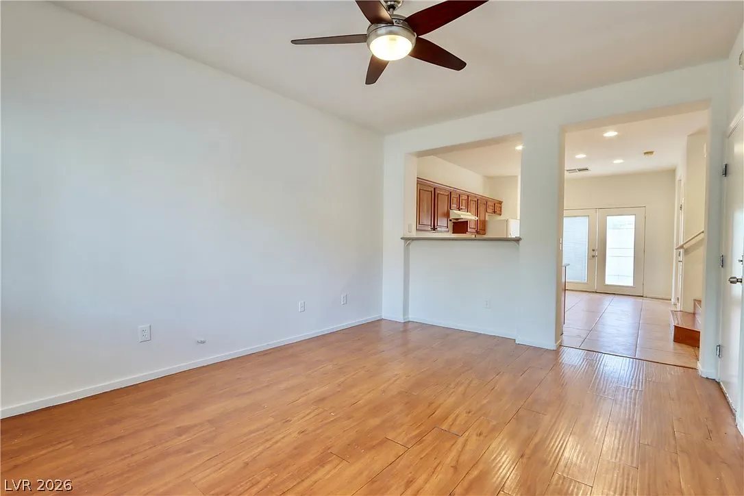 3 bed, 2.5 bath, 1292 sqft, $1,690 — Photo 2