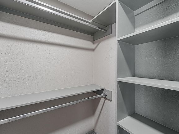 5th image of 110 Robin St