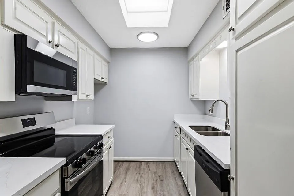 1 bed, 1.0 bath, 768 sqft, $1,100 — Photo 1