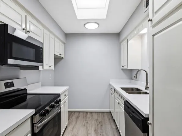 2744 Briarhurst Dr APT 49, Houston, TX 77057