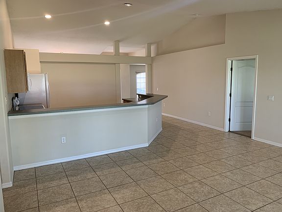 4th image of 2116 The Oaks Blvd