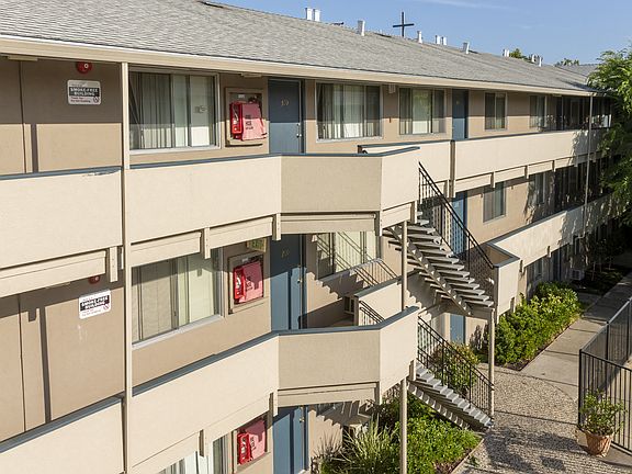 2nd image of 2971 N Main St #303