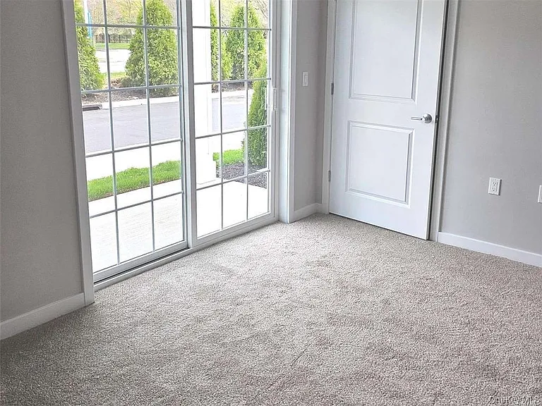 221 Eastview Dr #1 — Photo 7