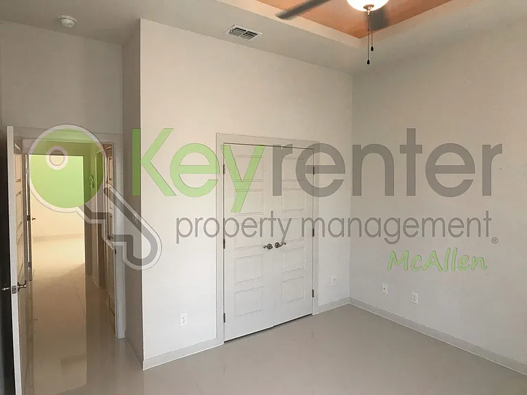 2920 N 51st St — Photo 2