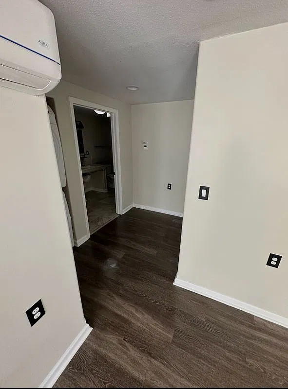 2 bed, 1.0 bath, 847 sqft, $1,600 — Photo 2