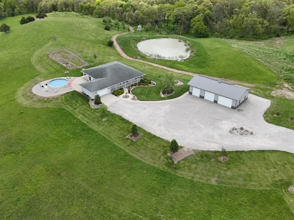13186 Clearview Ct, Moravia, IA 52571