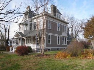 93 Center St, Clinton, NJ 08809