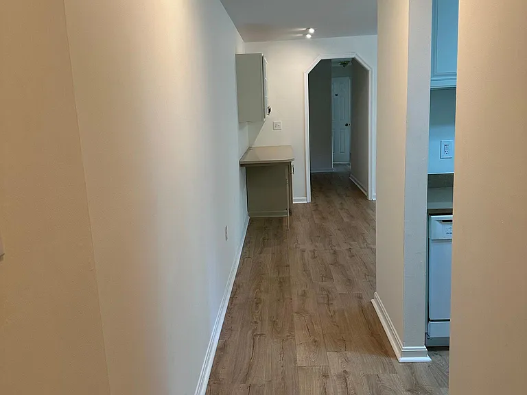 217 Victor Pkwy #G — Photo 1