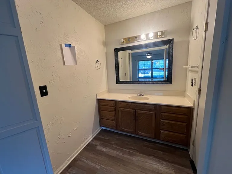 1832 S Fir Ave — Photo 7