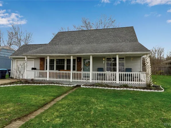 90 Schwegler Rd, Grand Island, NY 14072