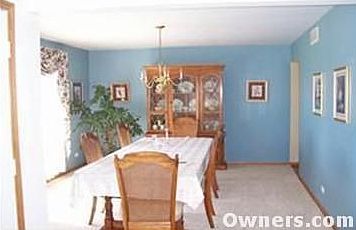 Large dining room with new carpeting