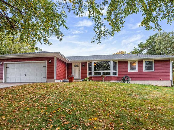 5th image of 801 Knob Hill Rd