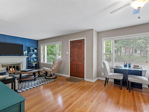 3rd image of 618 W Essex Ave