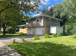 1744 S 7th Ave, St Charles, IL