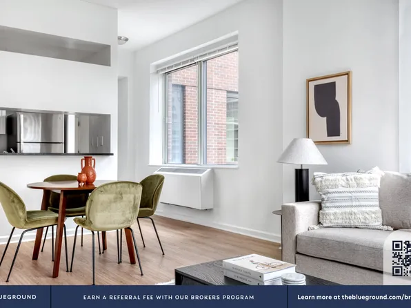 180 Riverside Boulevard image 4 of 31