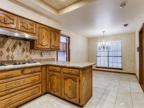 4th image of 6915 Deloache Ave