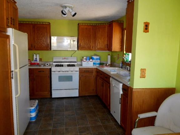 3rd image of 10484 W Trails End Row