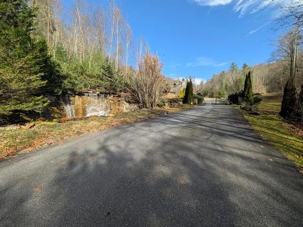 83 Garnet Rd, Sylva, NC 28779