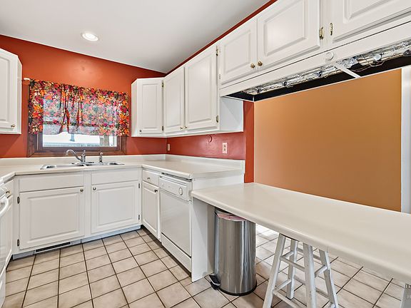 5th image of 4911 Redbird Ln