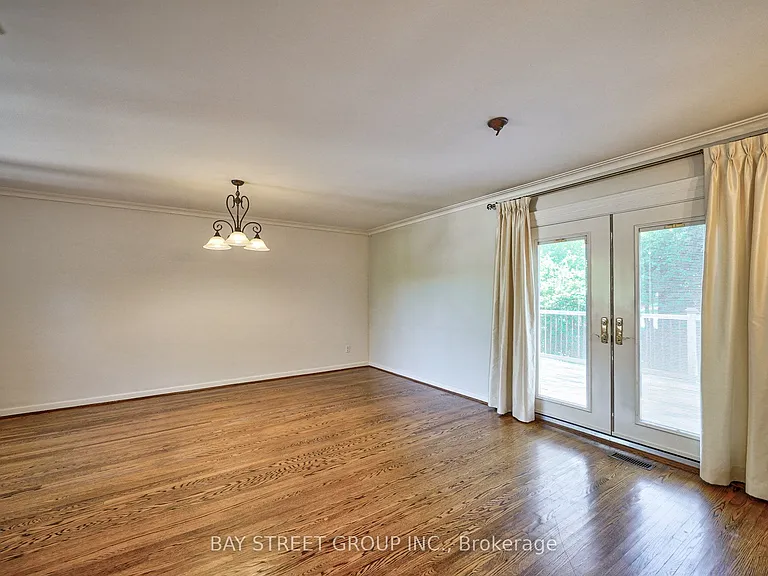 35 Camwood Cres — Photo 7