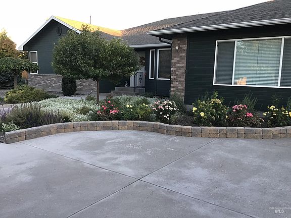 2nd image of 2450 Julie Ln