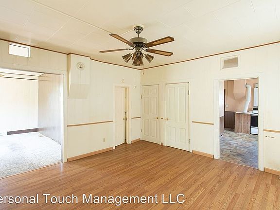 3rd image of 124 2nd St NE