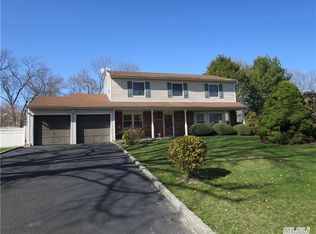 3 Carman Ln, Nesconset, NY 11767