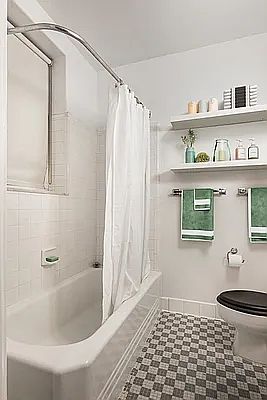 2nd image of 26 E 63rd St APT 5F