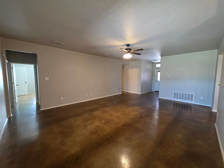 3103 Goblin Dr — Photo 4