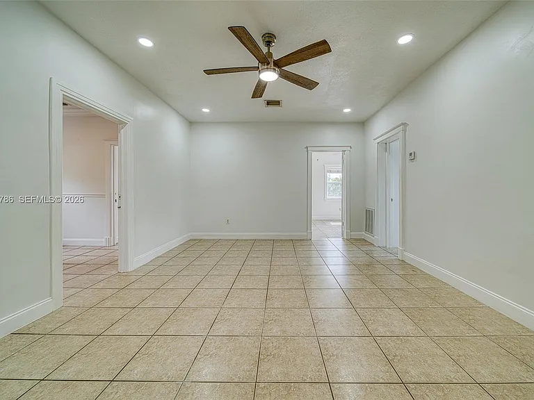 2205 SW 13th St #B — Photo 14