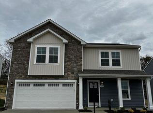 376 Ludgate Mnr, Falling Waters, WV 25419