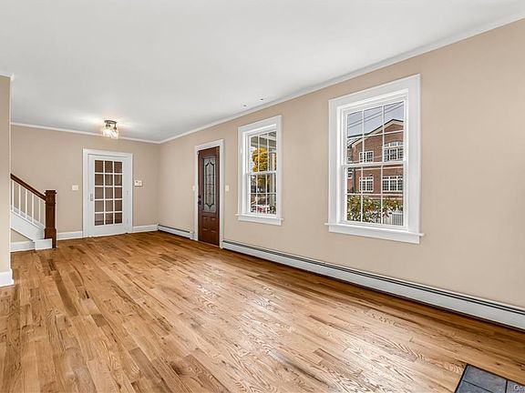 4th image of 19 Academy St