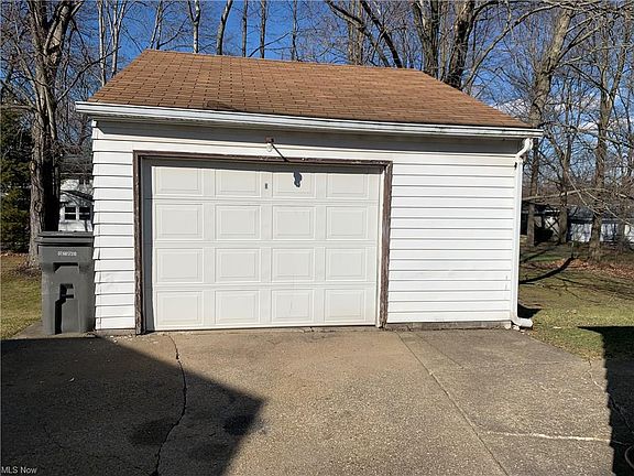 2nd image of 3328 Quentin Dr