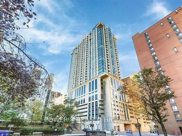 8 Park Rd #2512, Toronto, ON M4W 3S5