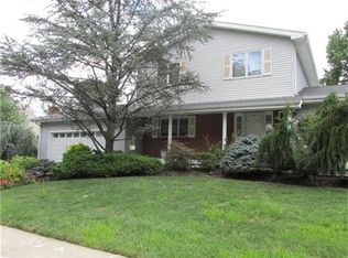 8 Calvert Ave W, Edison, NJ 08820