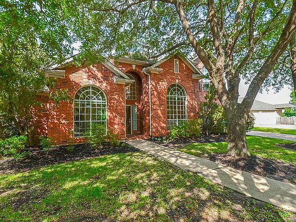 This home sits on a cul-de-sac lot!