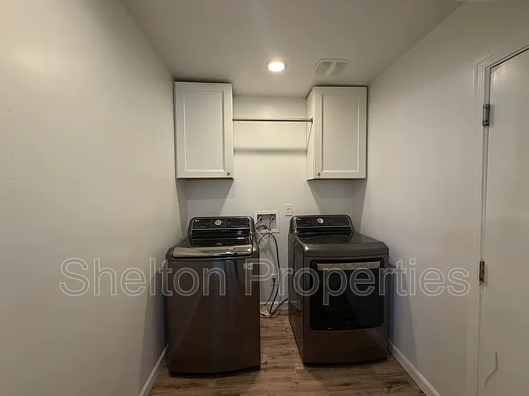 2514 E Fairmount Ave — Photo 29