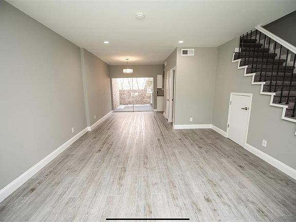 4th image of 2323 Augusta Dr APT 10
