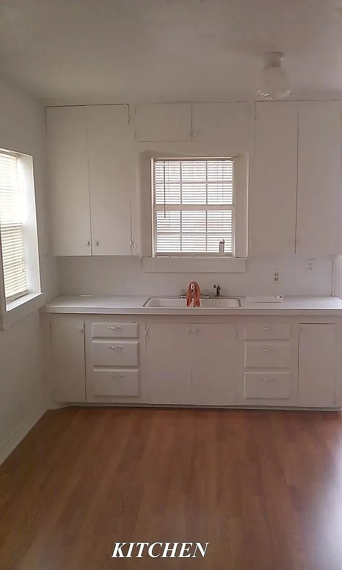 2 bed, 900 sqft, $900 — Photo 2