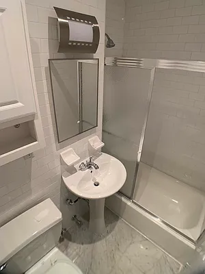 Rented by Salon Realty Corp | media 11