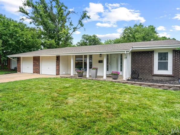 751 Carriage Ln, Hazelwood, MO 63042