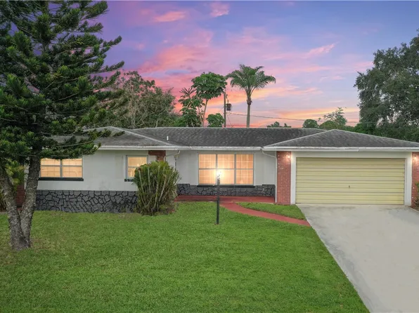 423 SE Sunnydale Ln, Port Saint Lucie, FL 34983