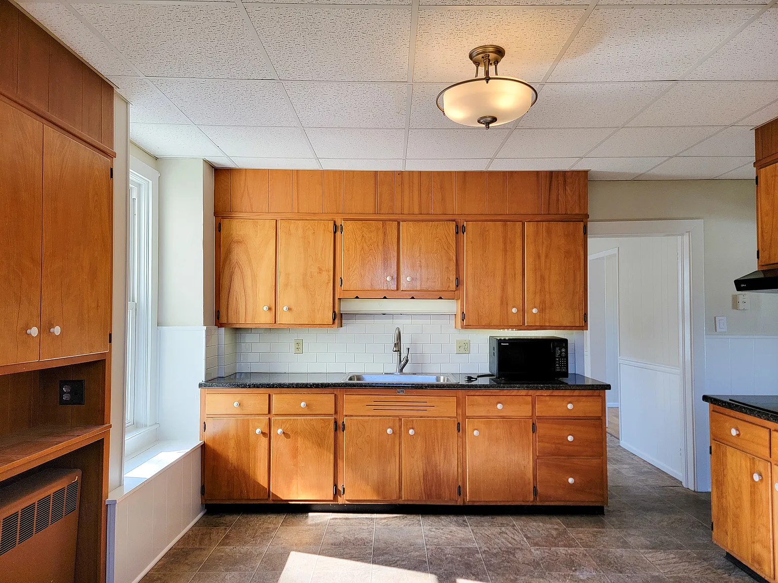 3 bed, 1.5 bath, 1568 sqft, $1,750 — Photo 3